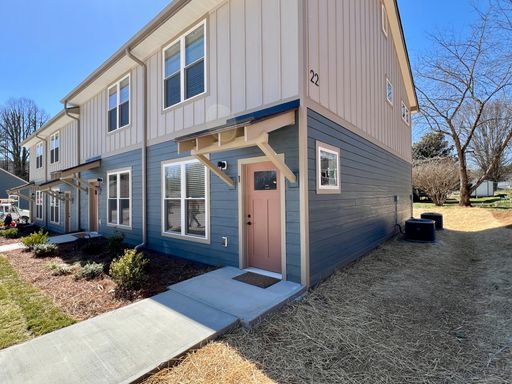 Premium End Unit Townhome Near Downtown Old Fort