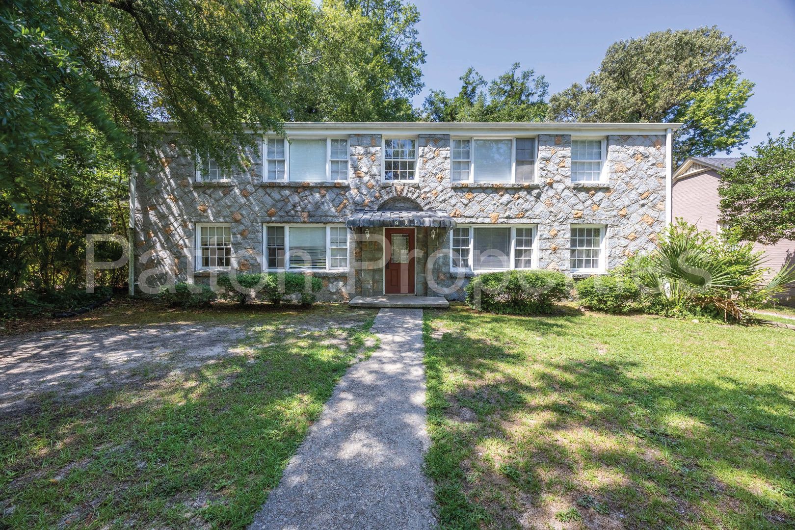 Columbia Apartment: 209 S. Harden 209