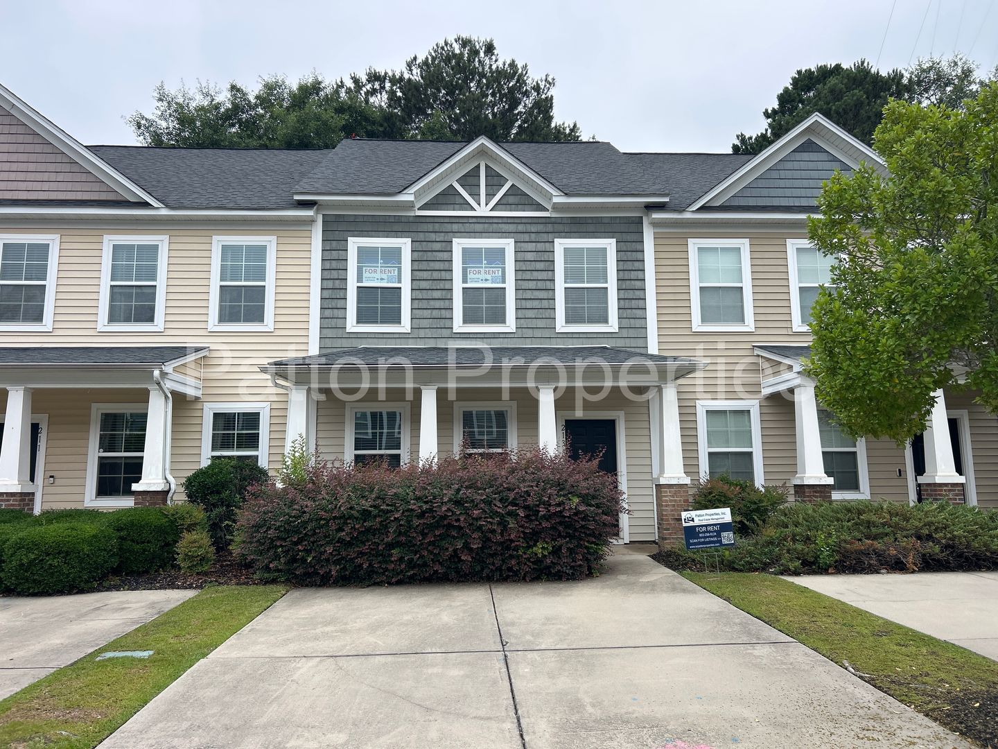 West Columbia House: 213 Favorite Court