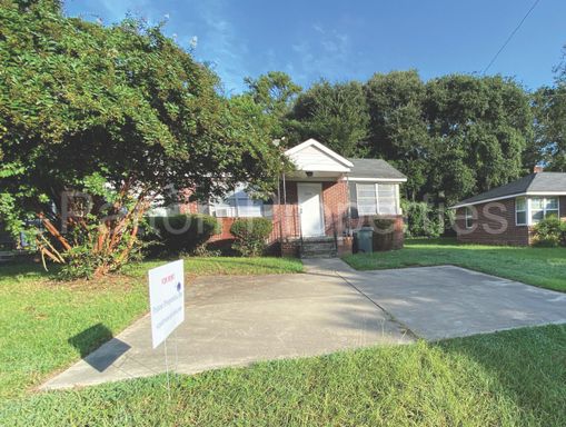 Brandon Acres Apartment – photo 1