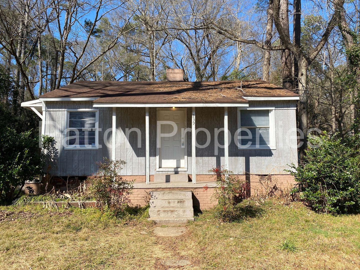 Columbia House: 239 Pineneedle Road