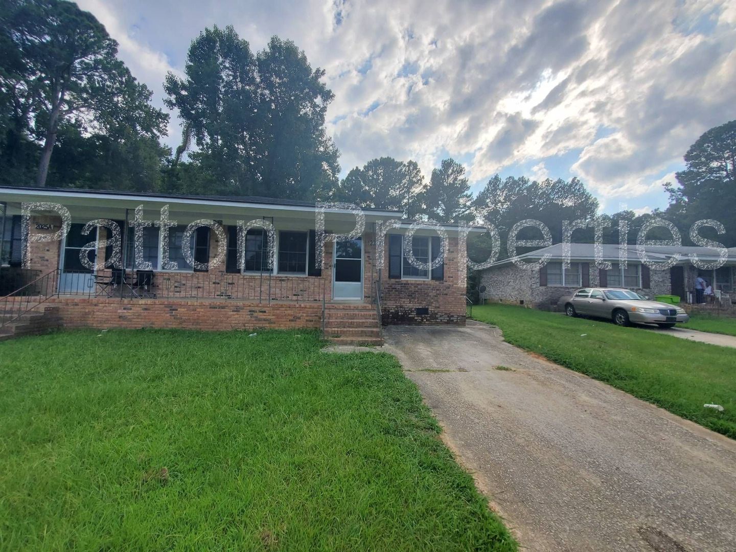 Columbia Apartment: 2025 Apple Valley Road A & B