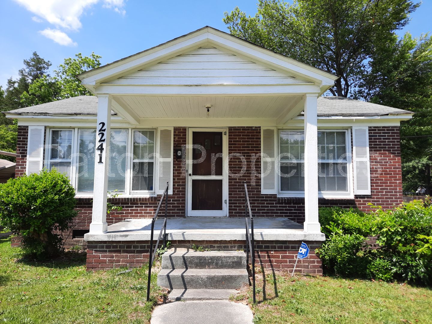 Columbia House: 2241 Hurst Street