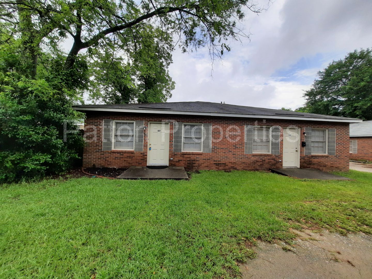 Cayce Apartment: 307/309 Lyles Street