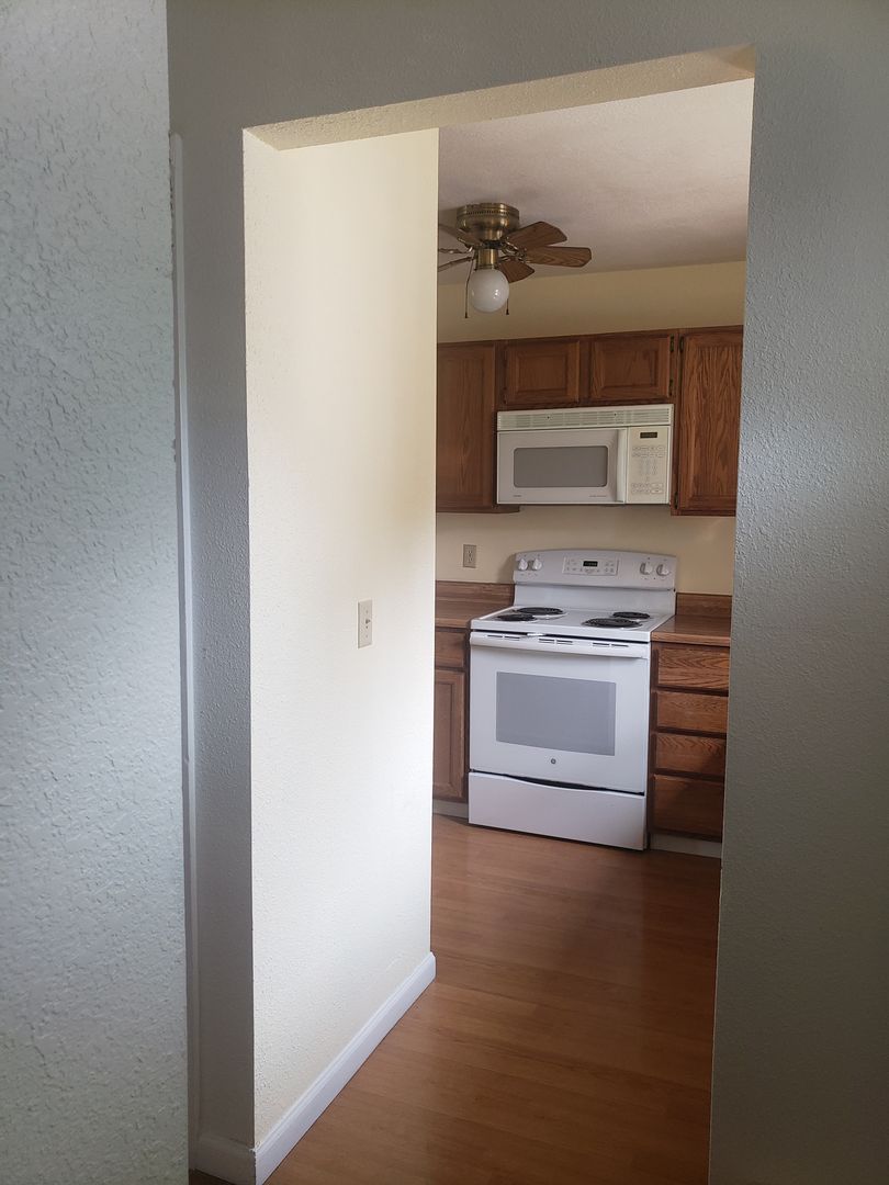 Great 3 bed 2 1/2 bath condo in the Brandywine subdivision