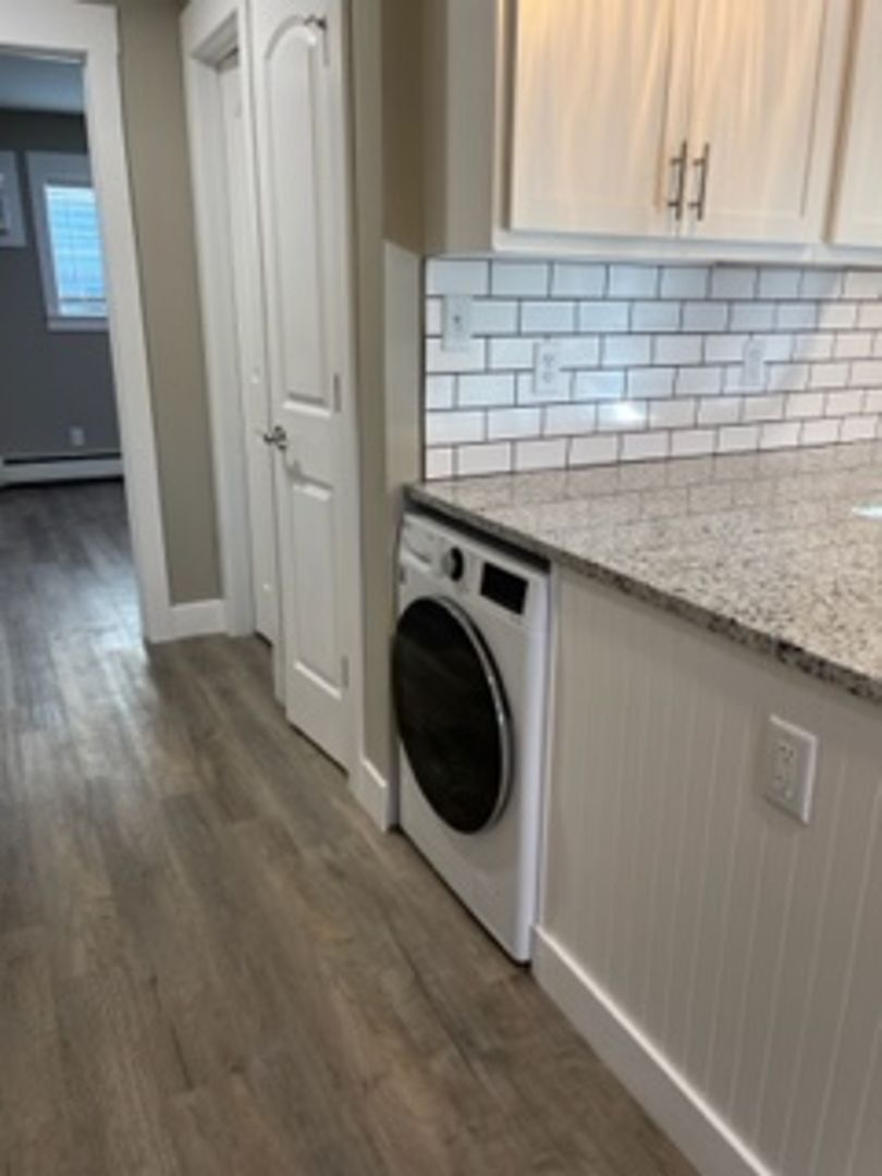 Laundry room at Empire II (1 of 3)