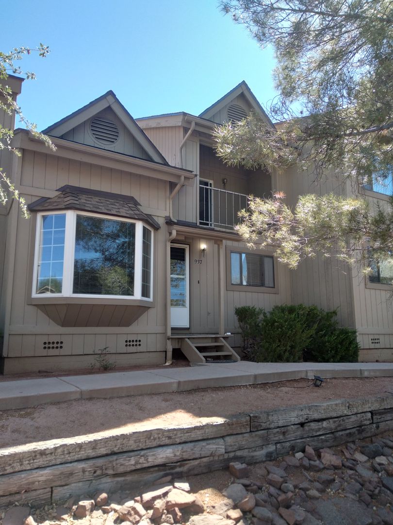 Payson House: 937 W Madera Lane