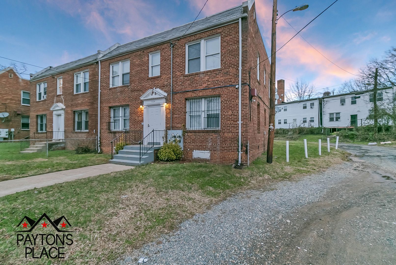 Washington Apartment: 324 34th St SE