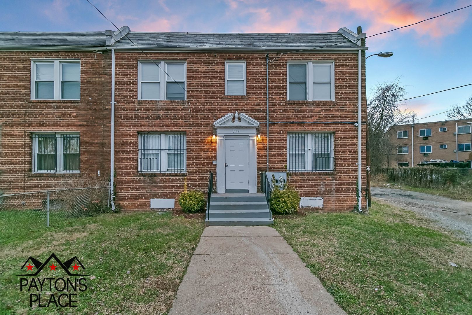 Washington Apartment: 324 34th St SE