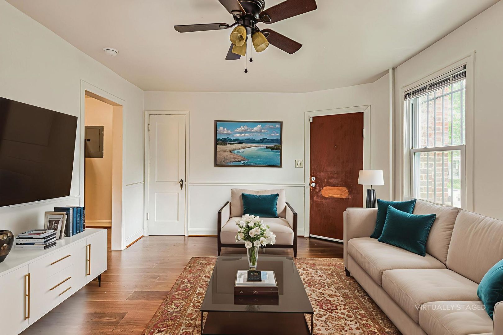 Washington Apartment: 316 18th Pl NE