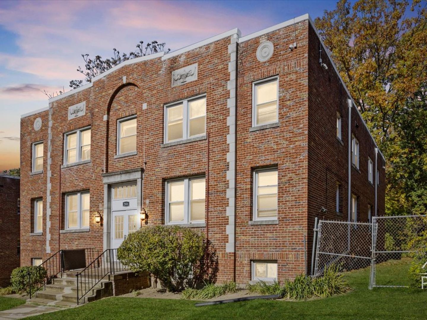 Washington Apartment: 2806 O St SE