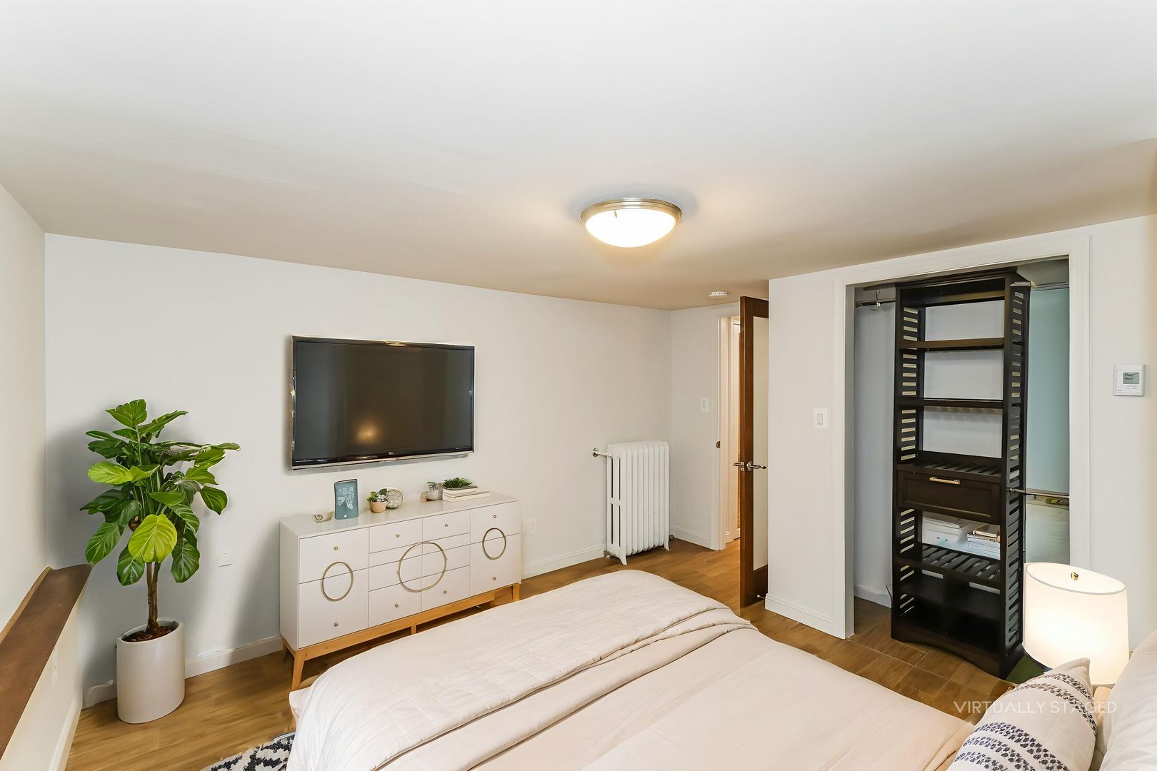 Washington Apartment: 1318 A St SE