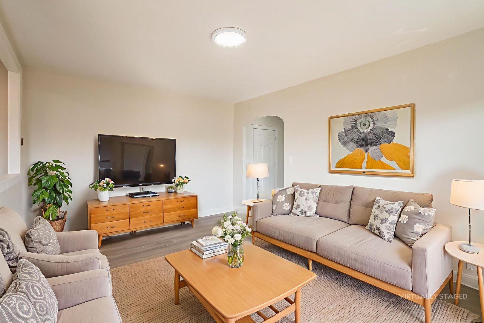 Washington Apartment: 723 12th St SE