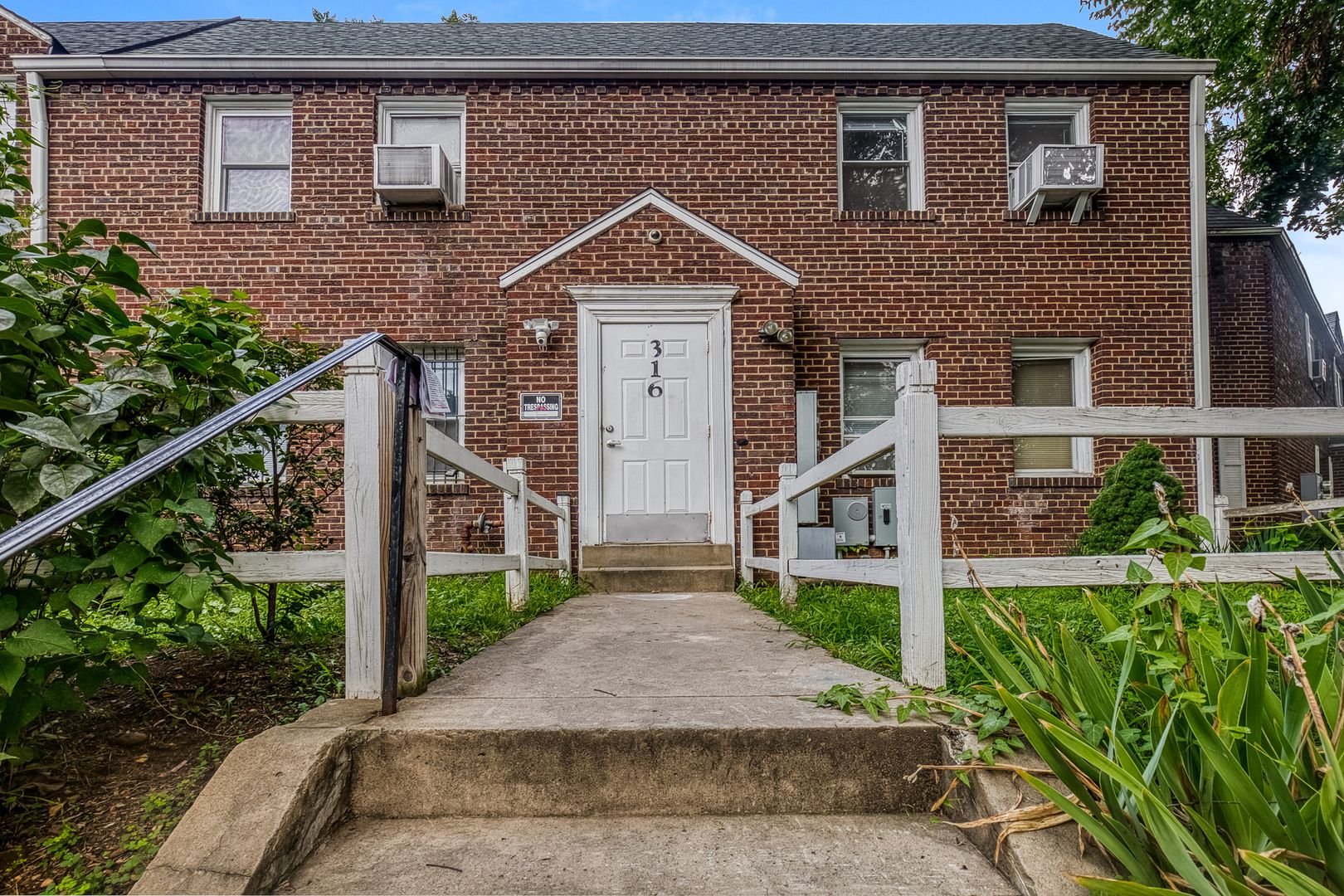 Washington Apartment: 316 18th Pl NE