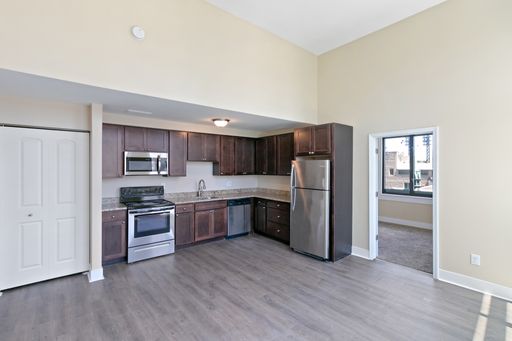 B1 (Two Bedroom / One Bathroom) – photo 1
