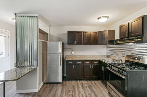 One Bed, One Bath Apt in Royal Oak – photo 1