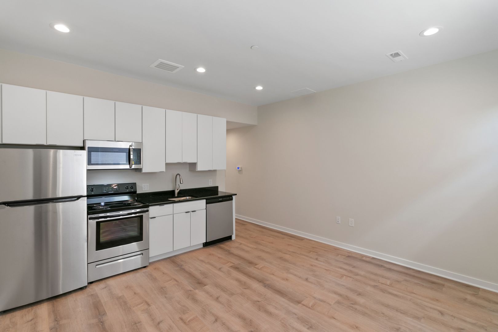 Royal Oak Apartment: 315-333 East Eleven Mile Road