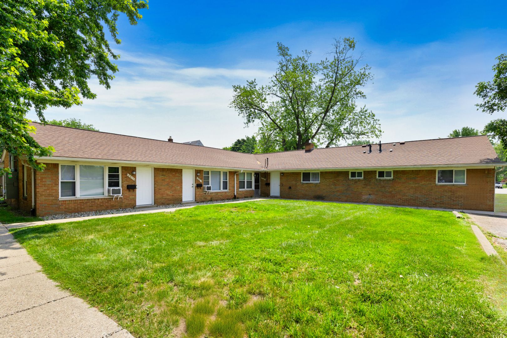 Royal Oak Apartment: 2001-2011 East Eleven Mile Road