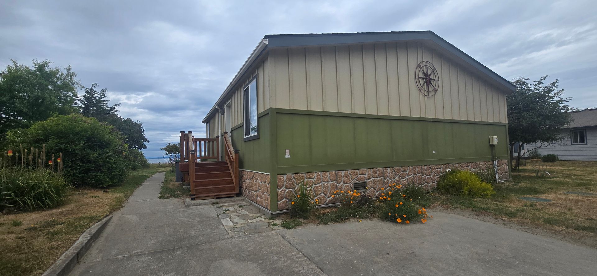 Port Angeles House: 200 Cypress Cir