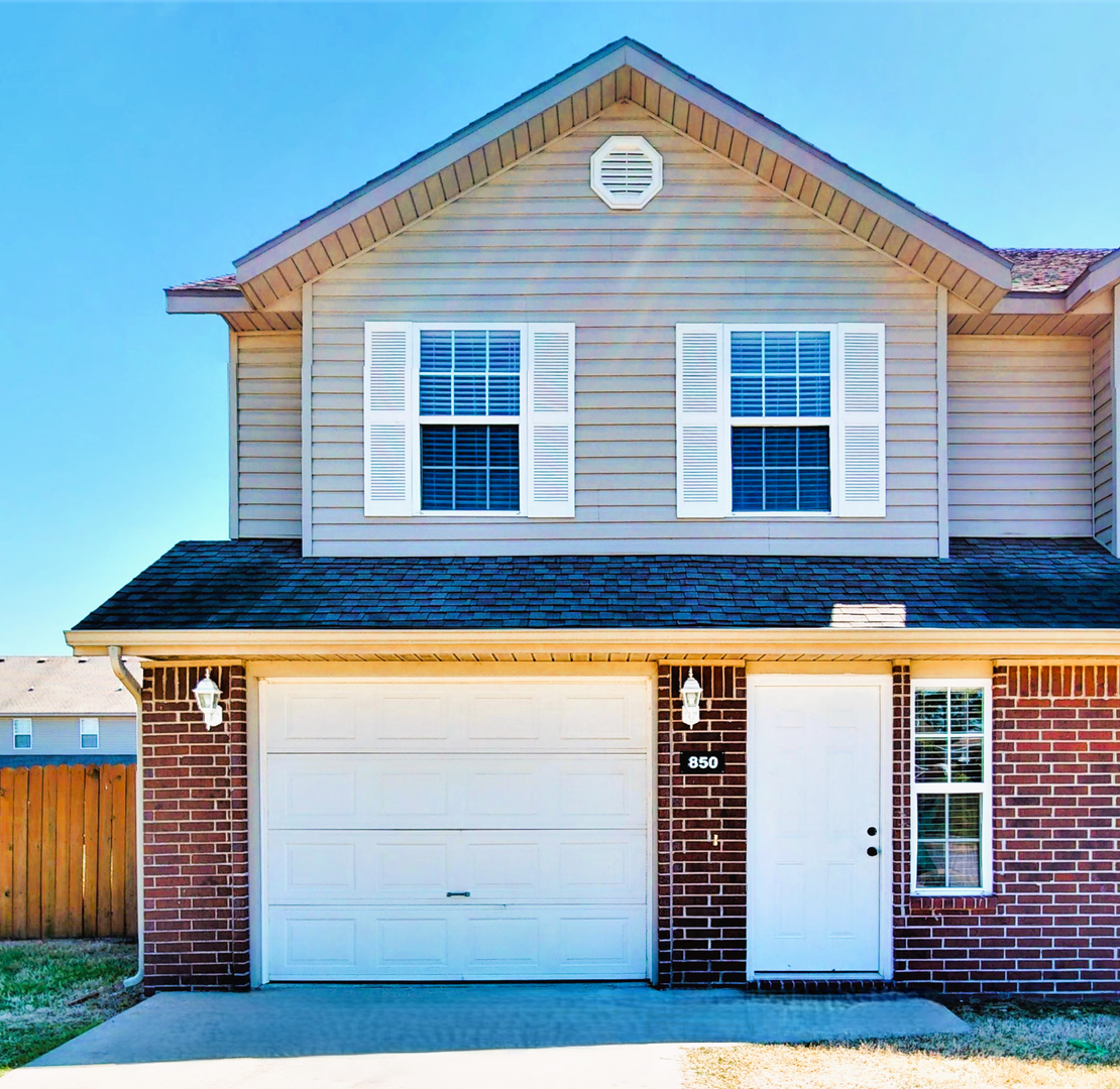 Centerton Townhome: Meadowlands Drive.