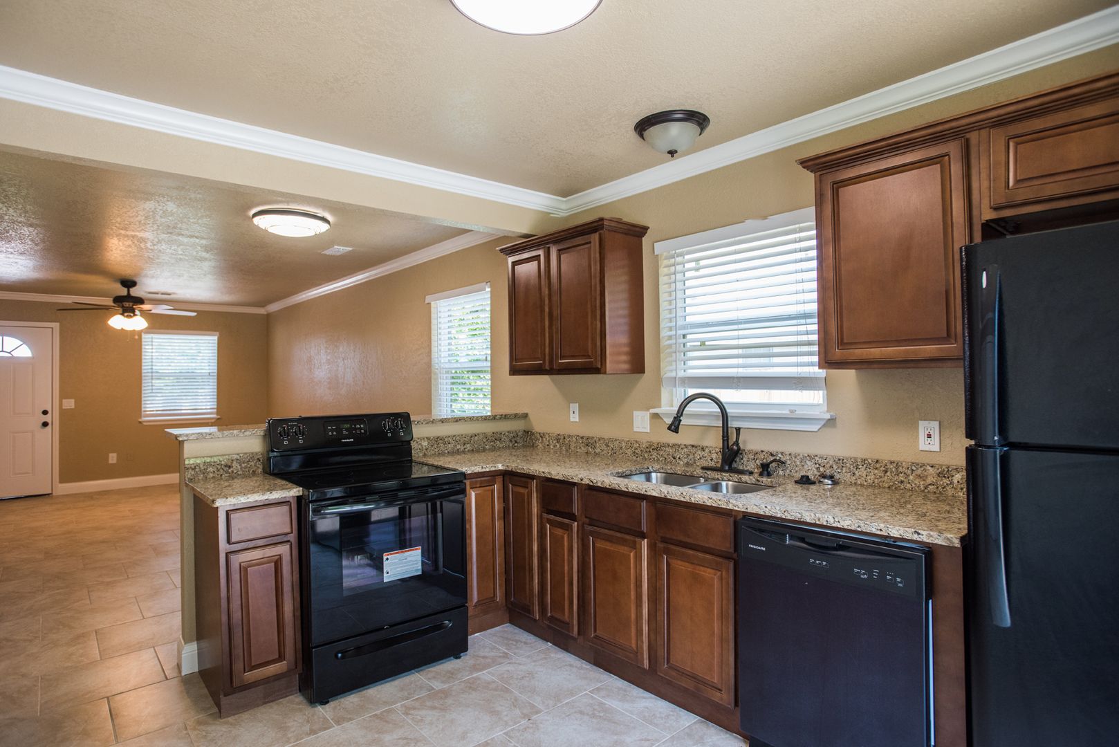 Springdale Apartment: Windwood Lane