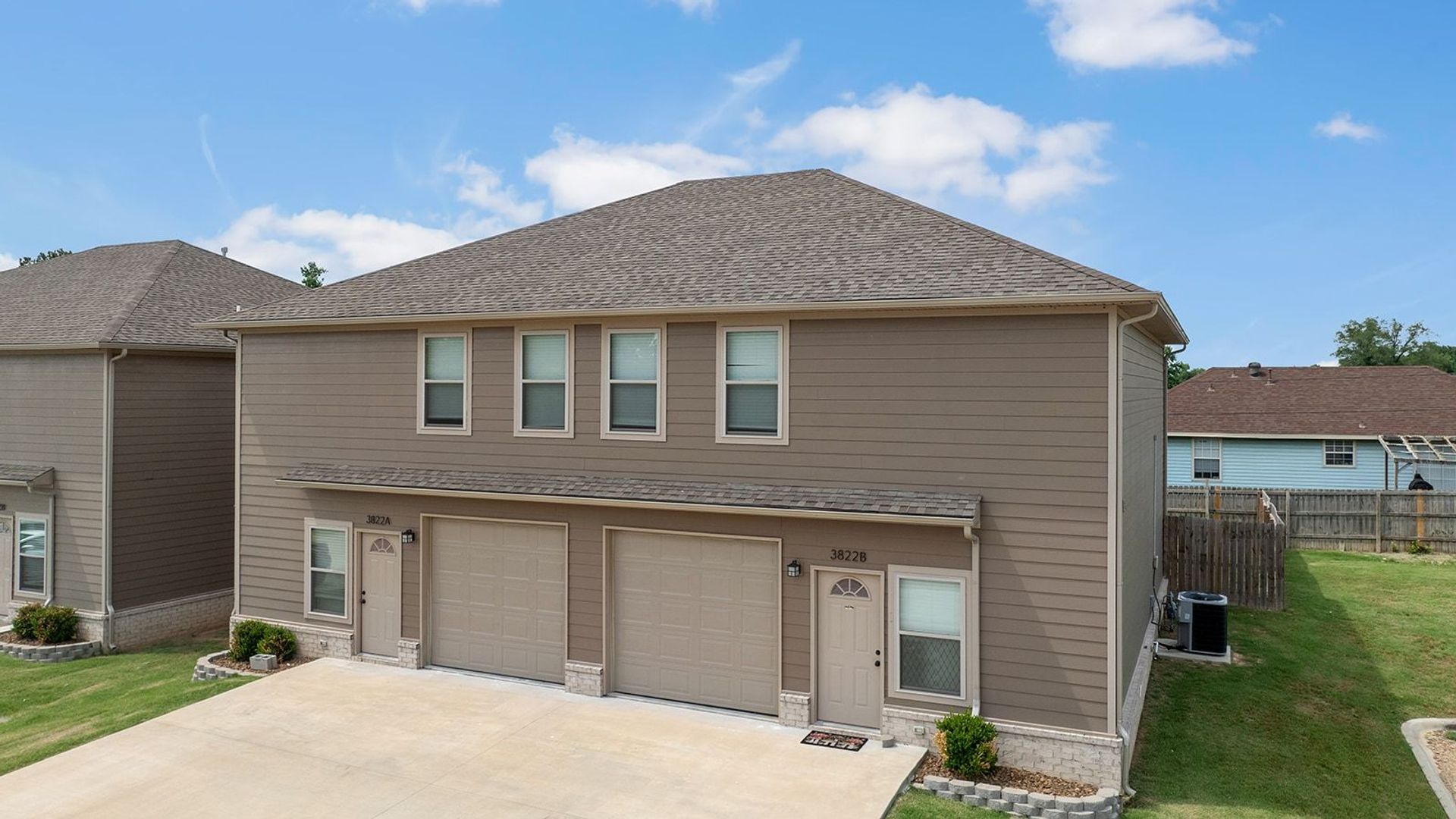Springdale Multiplex: 3801A - 3981B Windwood Lane