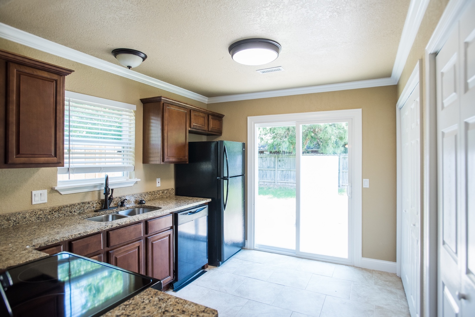 Springdale Apartment: Windwood Lane
