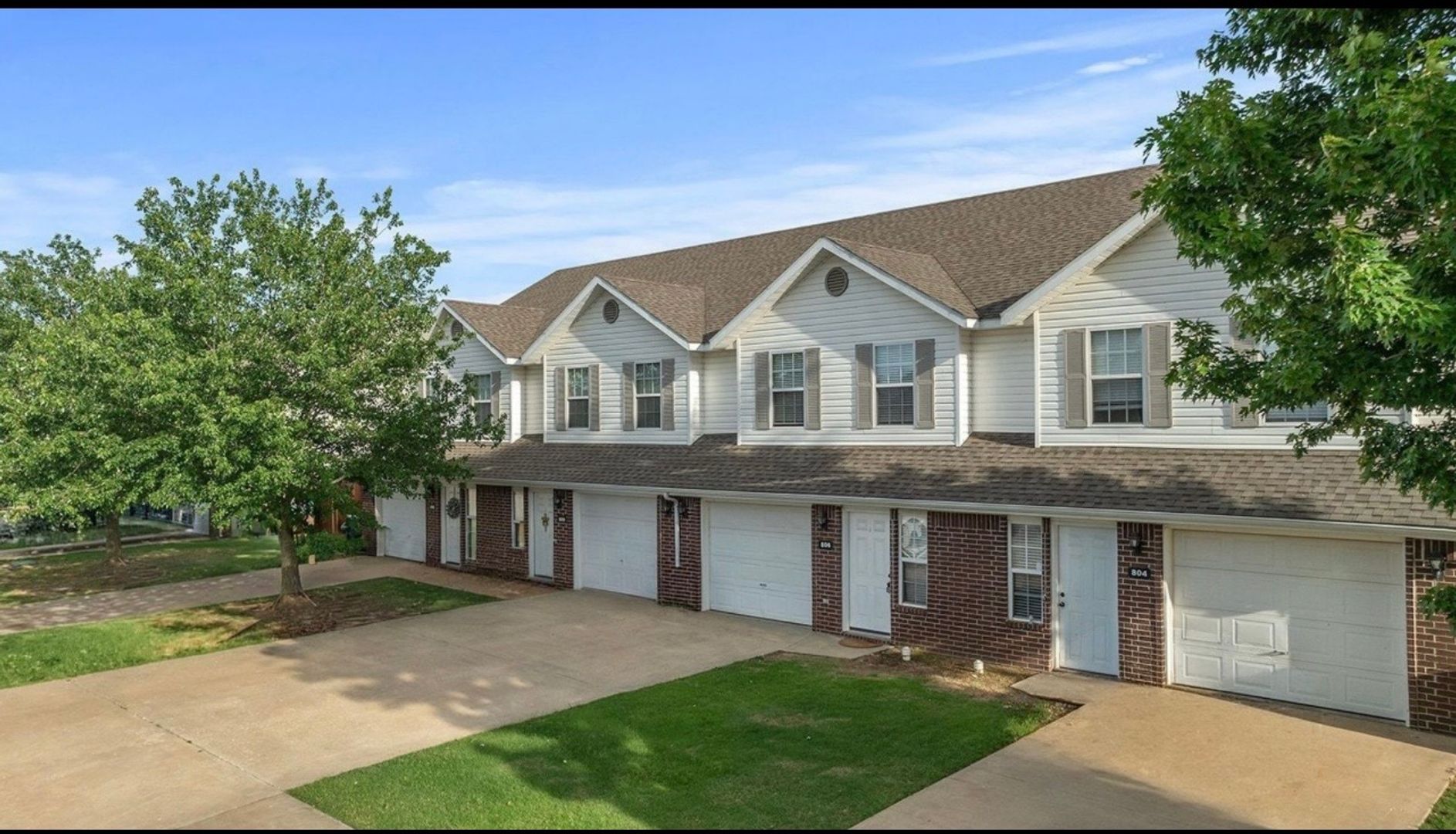 Centerton Townhome: 804 - 938 Meadowlands Drive.