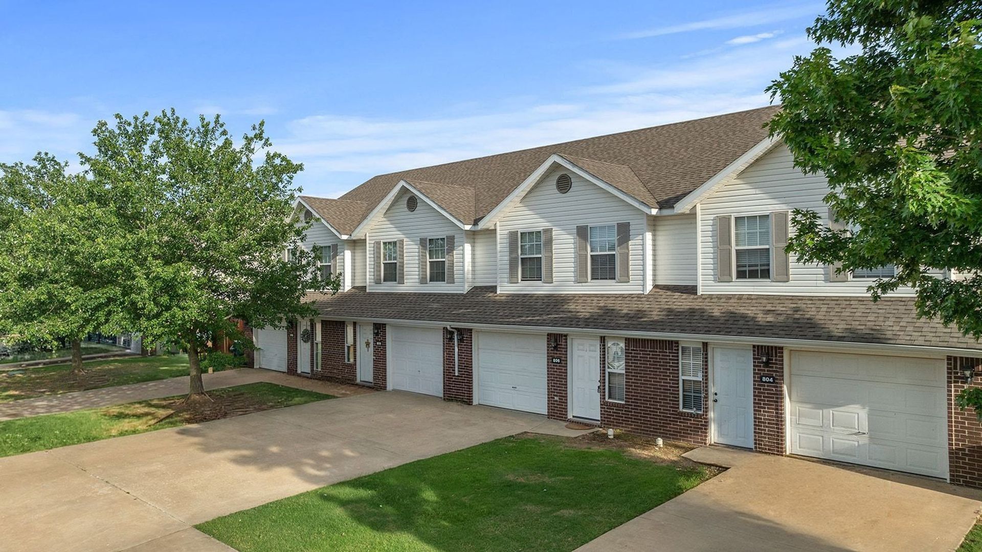 Centerton Townhome: 804 - 938 Meadowlands Drive.