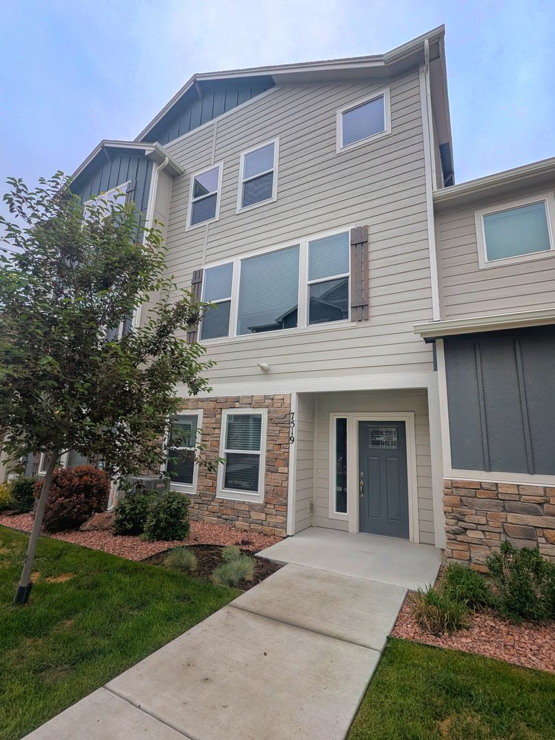 Colorado Springs House: 7519 Mount Elbert Point