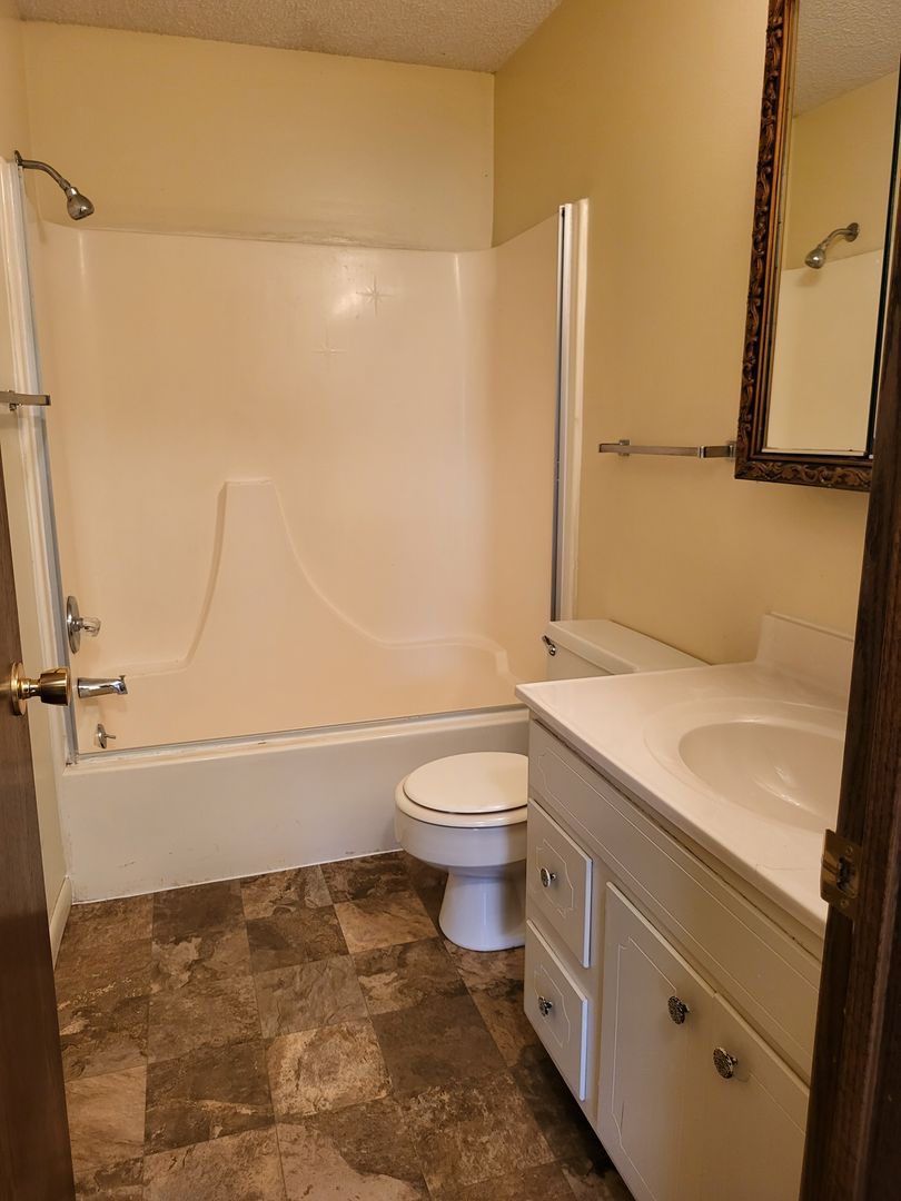 Crete Apartment: 1440 Fir Avenue