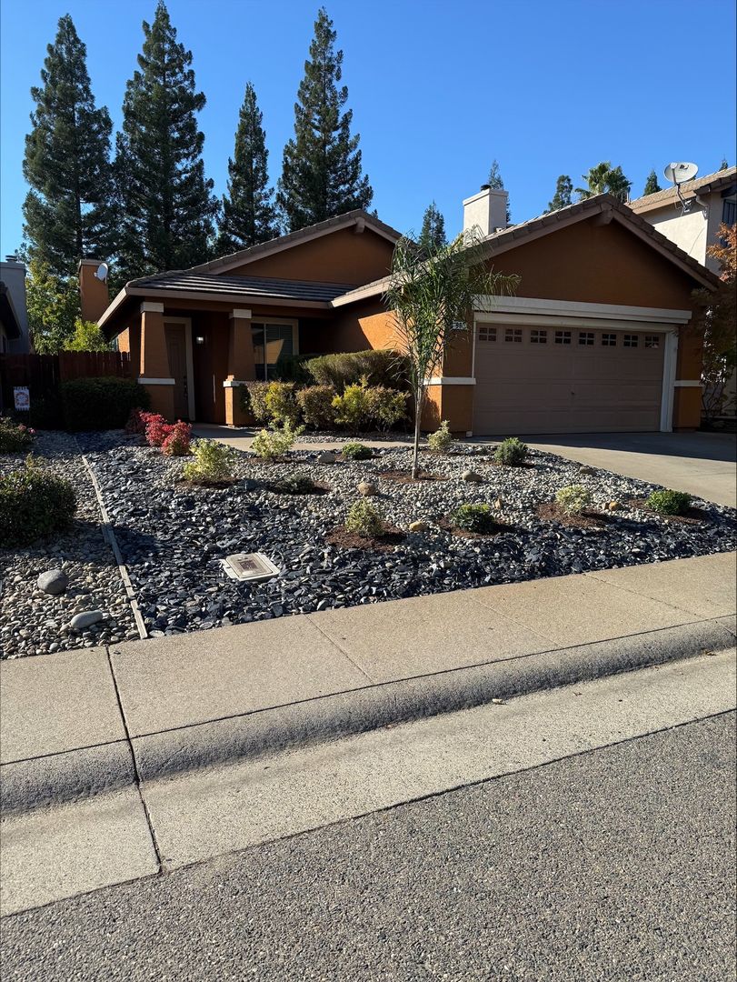 Folsom House: 902 Rathbone Circle