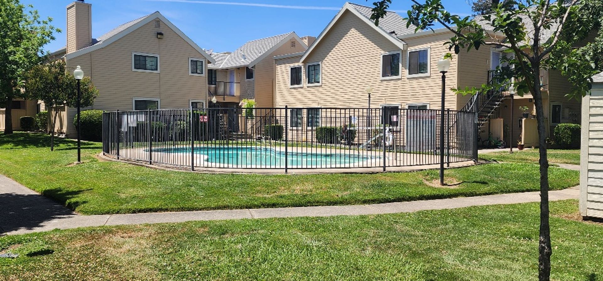 Citrus Heights House: 7441 Auburn Oaks Court #O