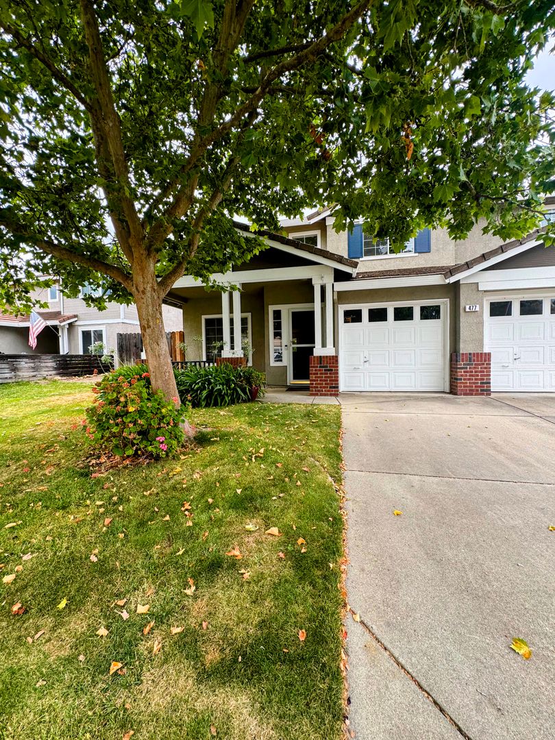 Folsom House: 477 Fisher Circle