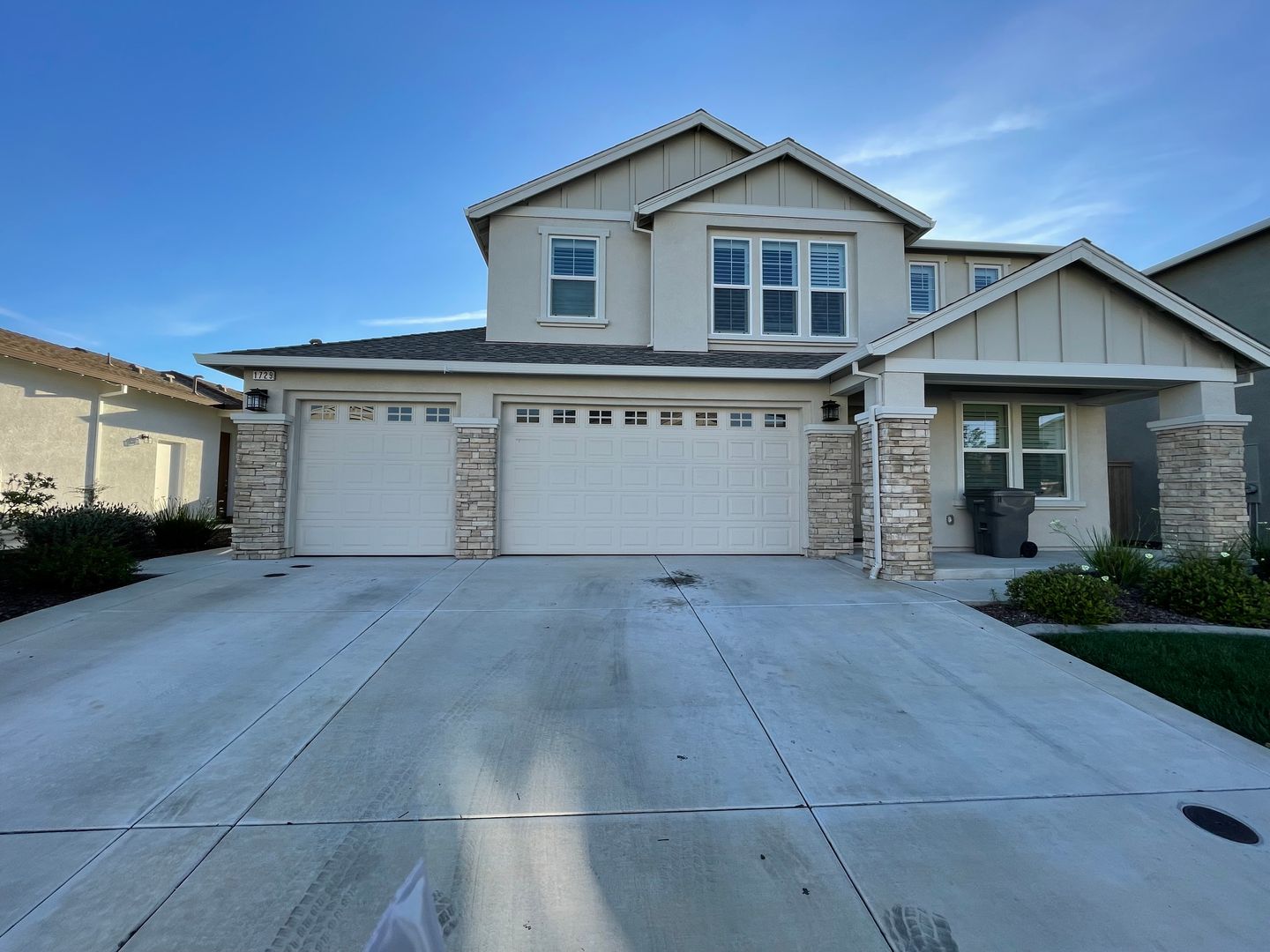 Roseville House: 1729 Wadsworth Circle