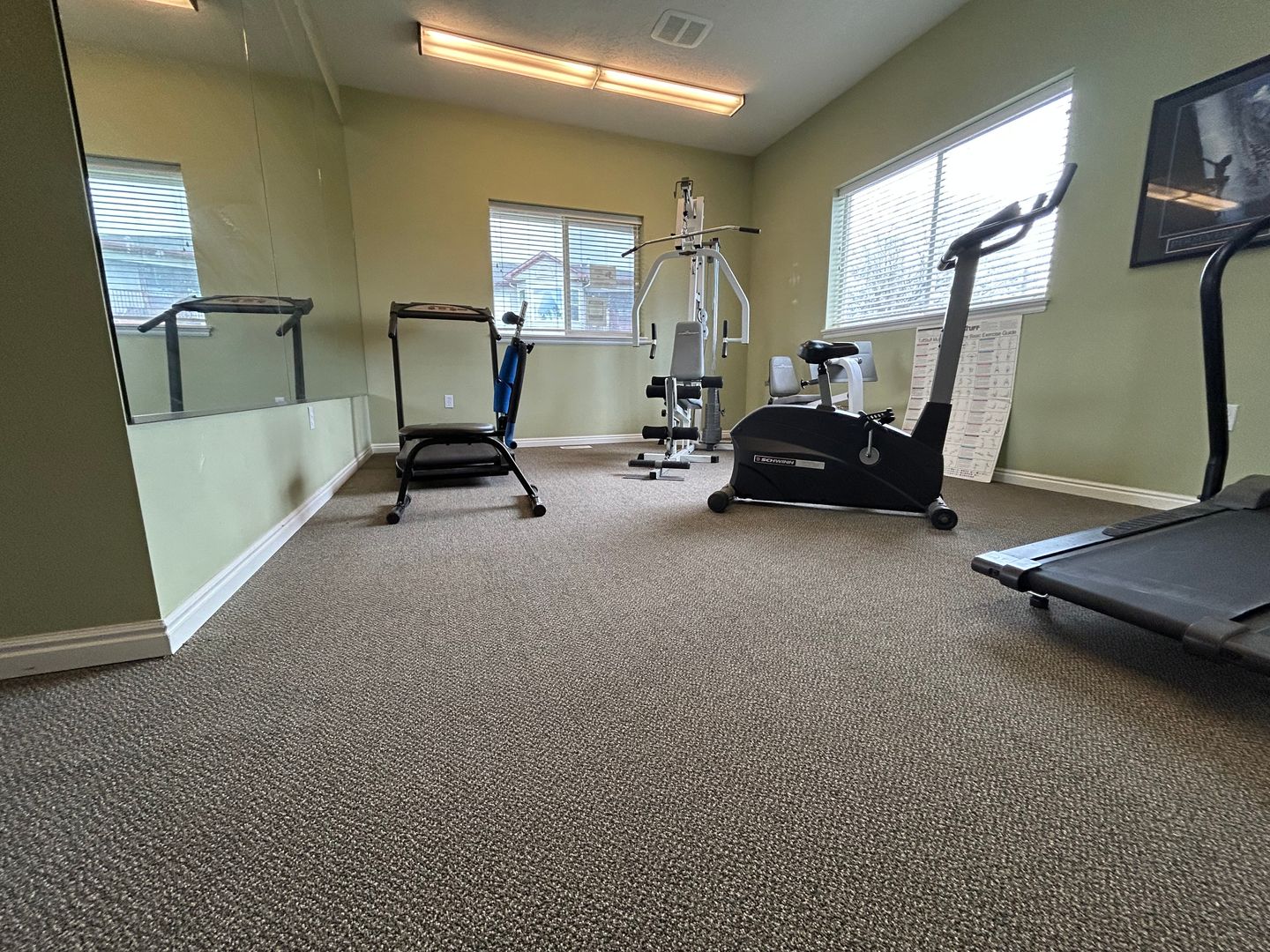 Gym at Riverton One Apartments (3 of 4)
