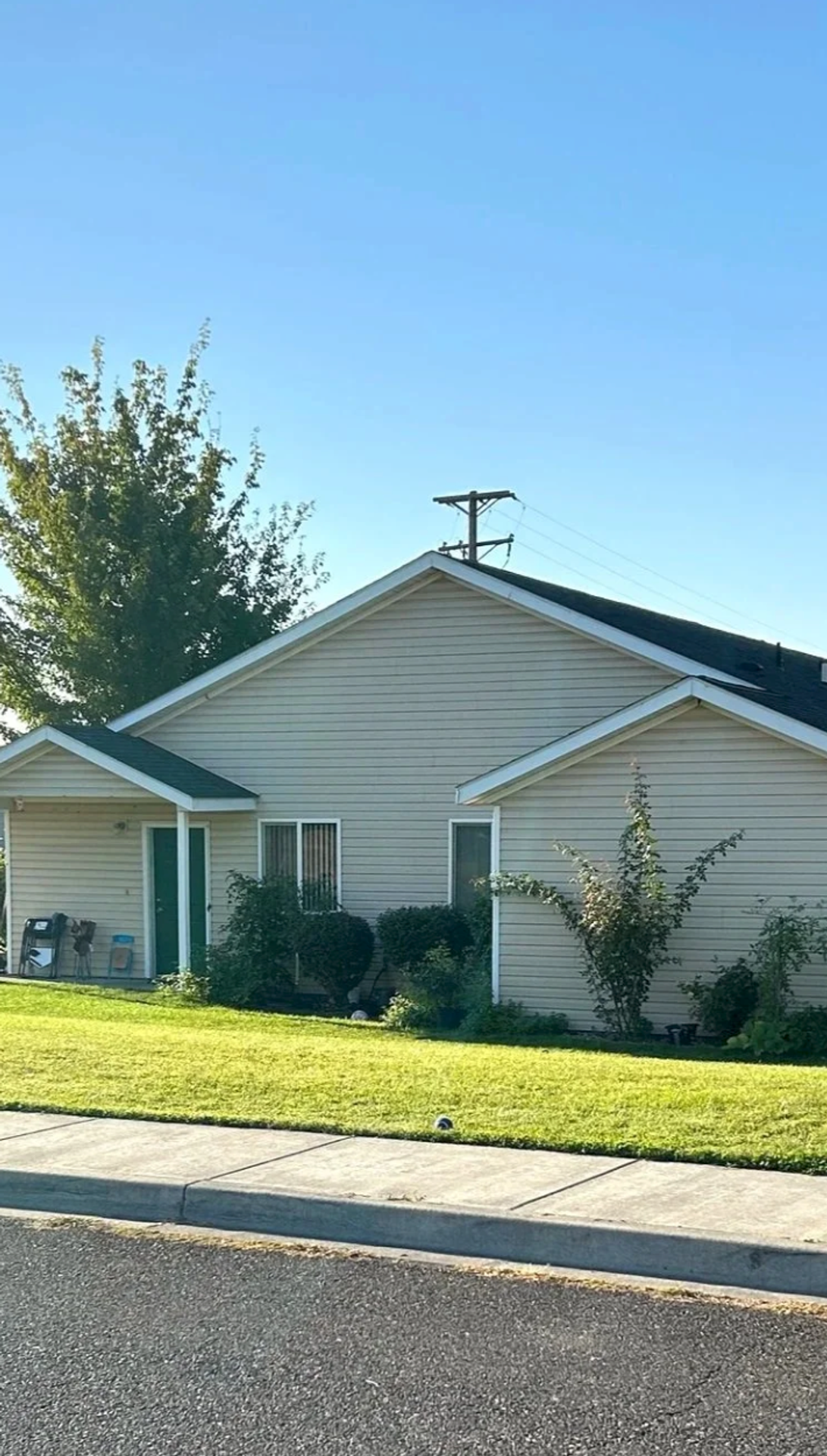 Pasco Apartment: 2407 W. Jay St.