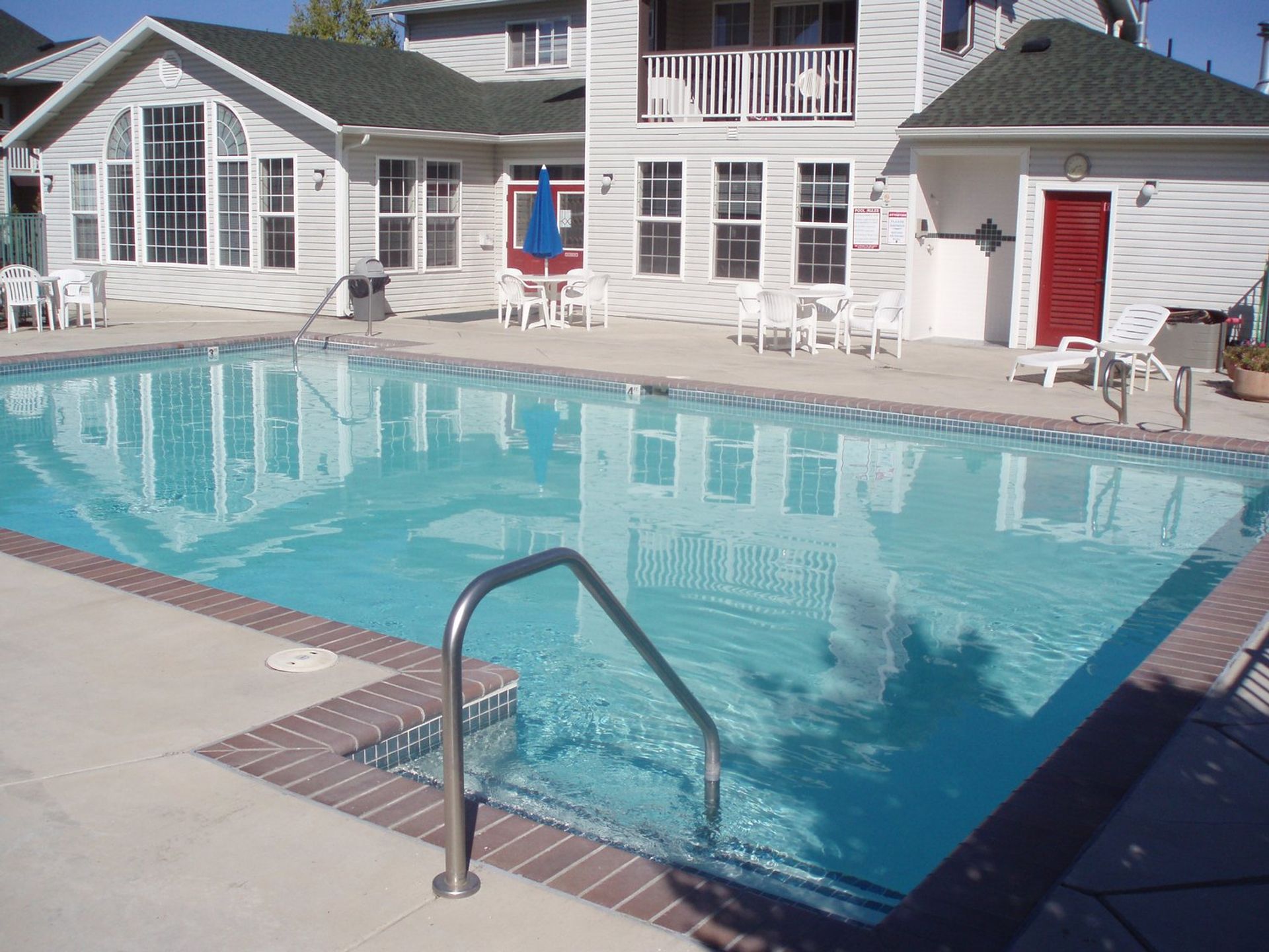 Pool at Briarwood Commons (4 of 8)