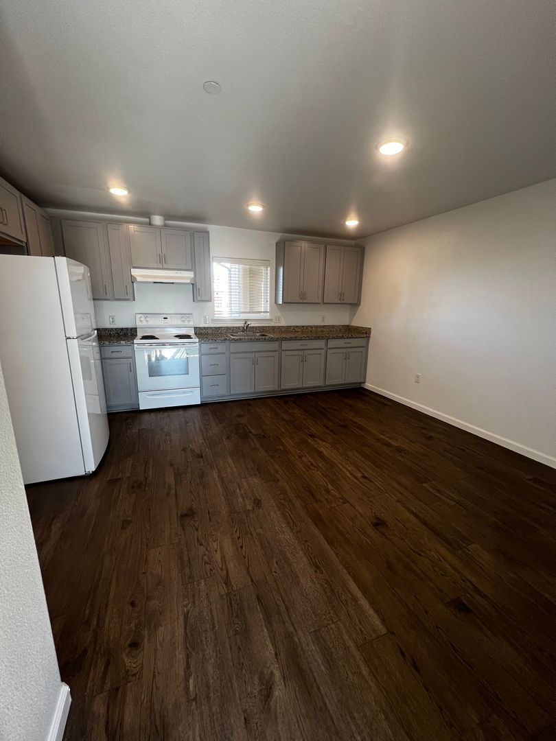 Guadalupe Apartment: 856 Pioneer St.