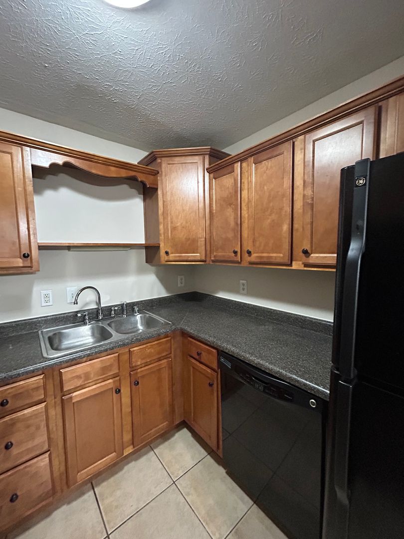 Louisville Apartment: 4500-4510 Westport Woods Lane