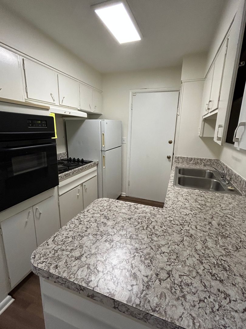 Louisville Apartment: 2737 Brownsboro Rd