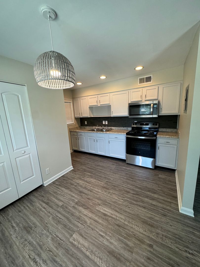 Louisville Apartment: 2100 Murray Ave