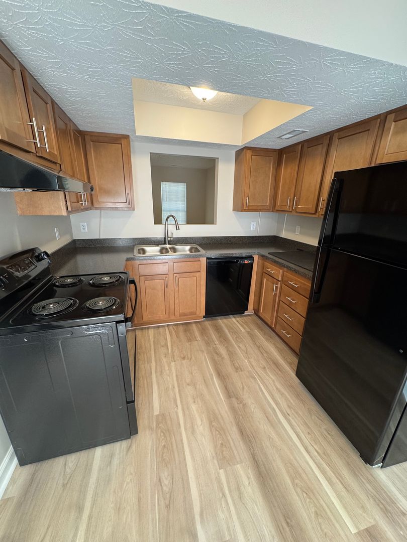 New Albany Apartment: 1821 - 1839 Scott Road