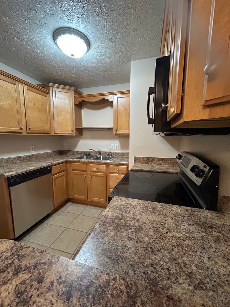 Louisville Apartment: 4500-4510 Westport Woods Lane