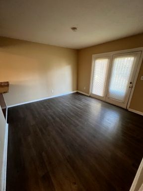Pet-Friendly 1BR with Parking, Laundry & Bus Access – photo 1