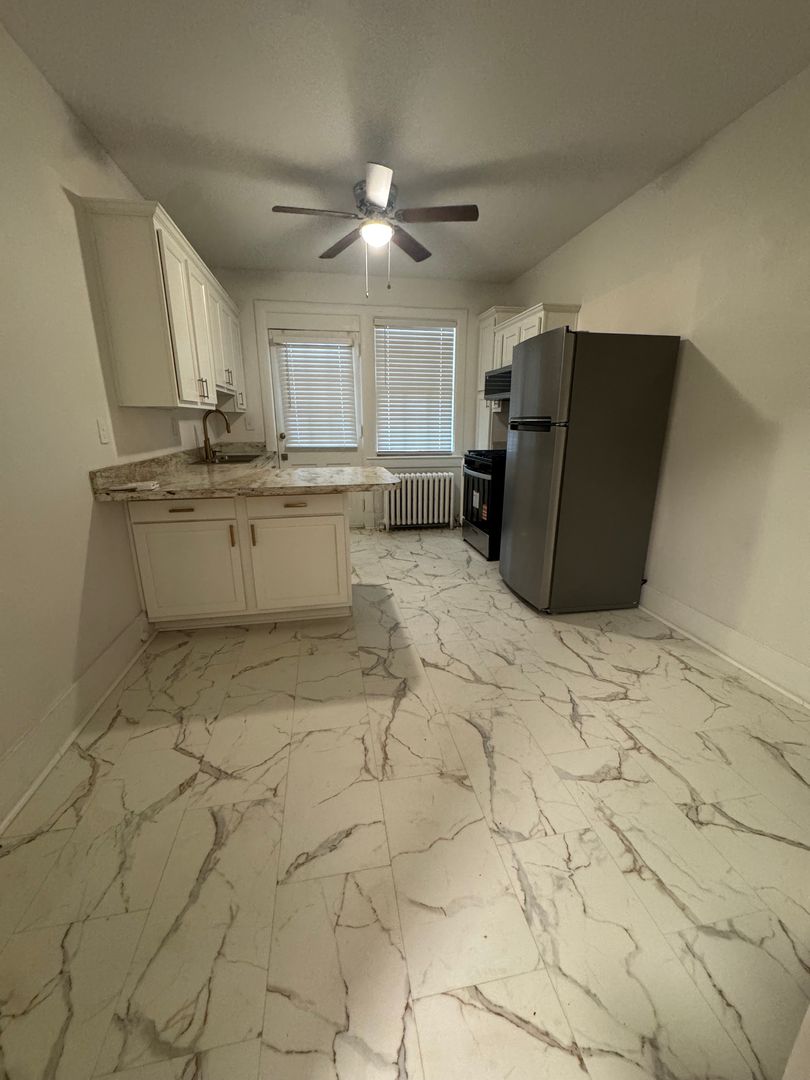 Louisville Apartment: 1749 Newburg Road