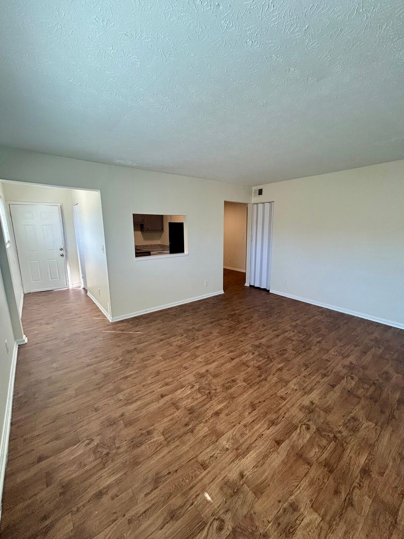 Louisville Apartment: 2001, 2003, 2005 Terril Lane