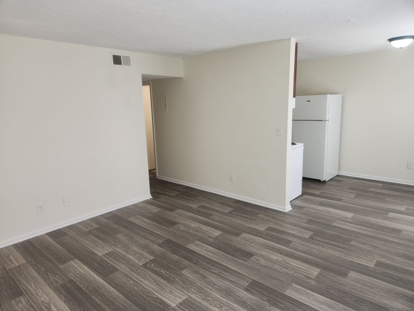 Louisville Apartment: 2001, 2003, 2005 Terril Lane