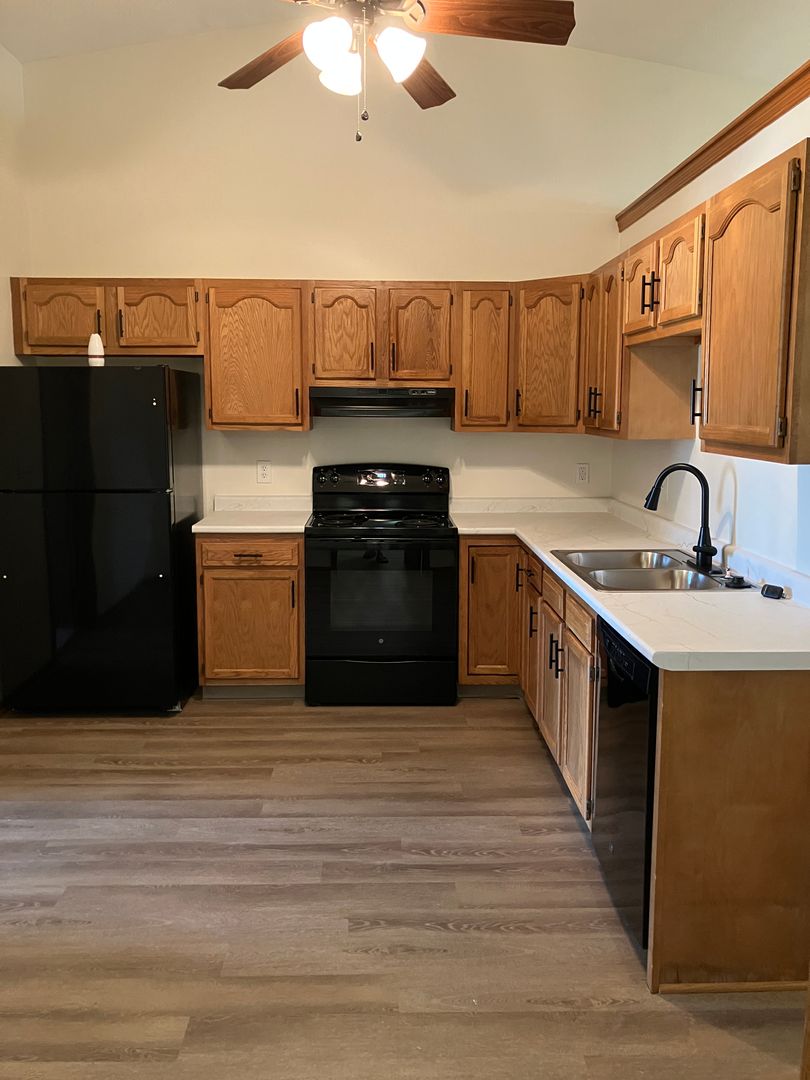 Troy Condo: 1565 Wayne St