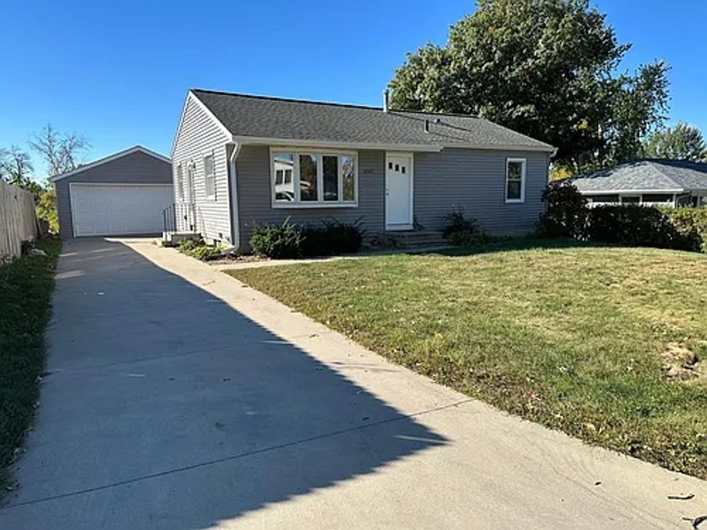 Cedar Rapids House: 1517 9th Ave SW